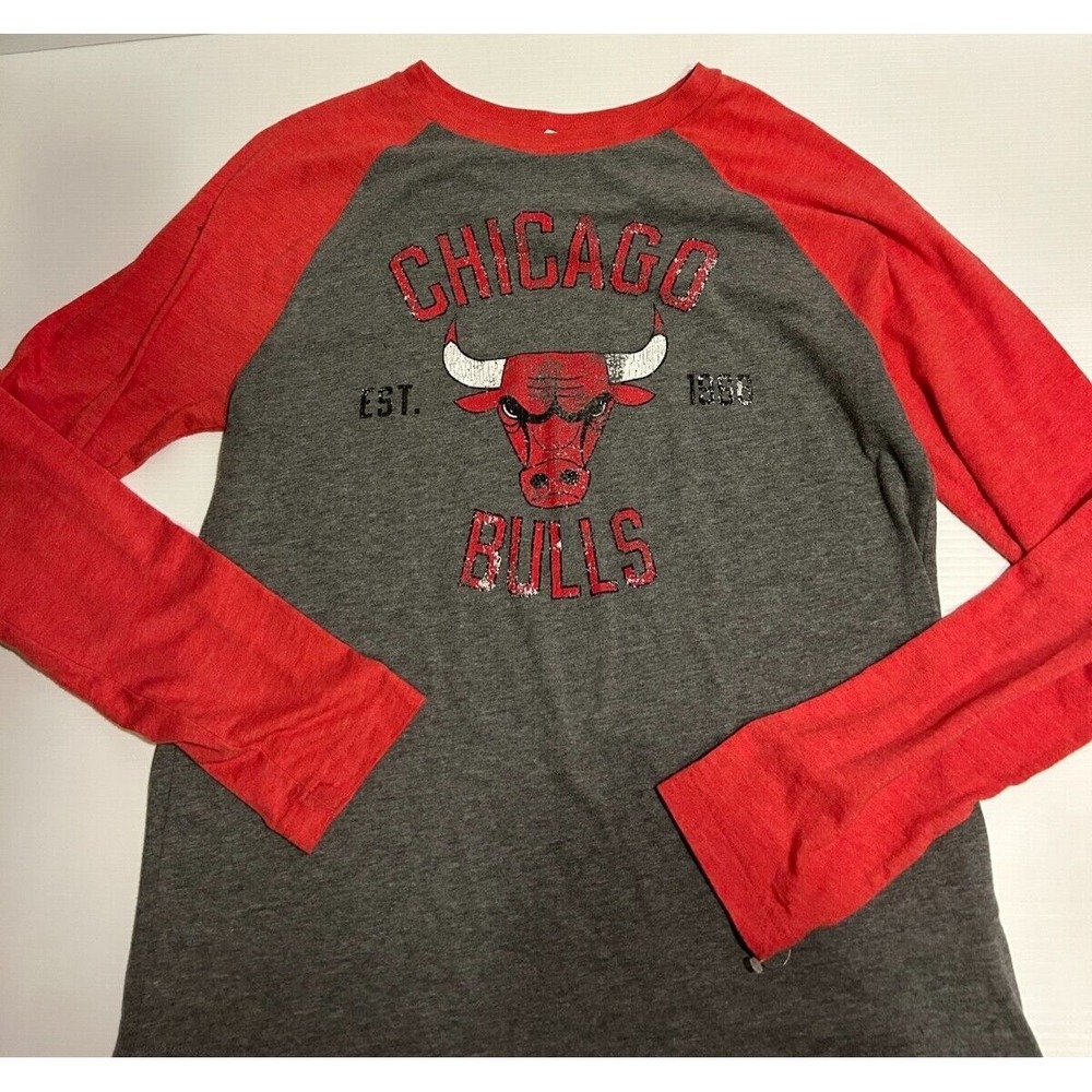 Brand New Men's NBA Fanatics Chicago Bulls Gray Long Sleeve Shirt Size Medium